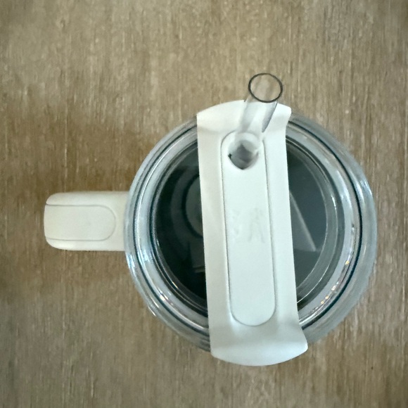 Stanley Valentine's Day 20 oz Stainless Steel H2.0 Tumbler Frost Heart Gradient - Picture 5 of 5